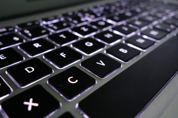 Laptop nel 2026: come acquistarne uno senza spendere una fortuna
